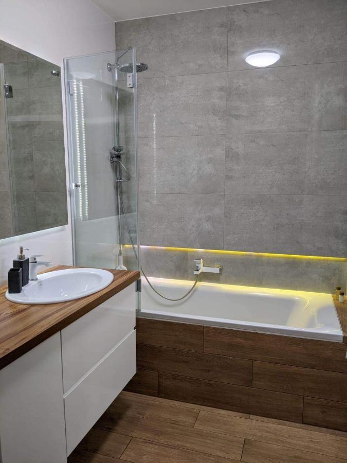 Apartament Gdynia Centrum - Silvaking Dla Wymagajacych Exterior foto